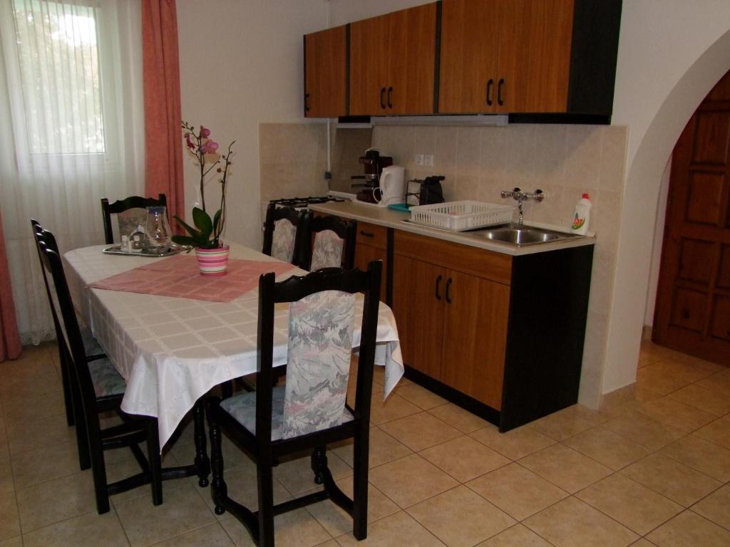 Rajna Apartmanhaz Bogács 部屋 写真